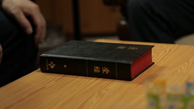 既然保羅説聖經都是神所默示的，這話就没錯，因為保羅是神的使徒，神就是藉着保羅來告訴人聖經都是神所默示的，都是神的話，難道你們就敢給否認了？