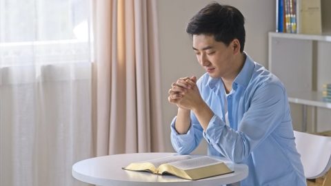 基督徒禱告親近神