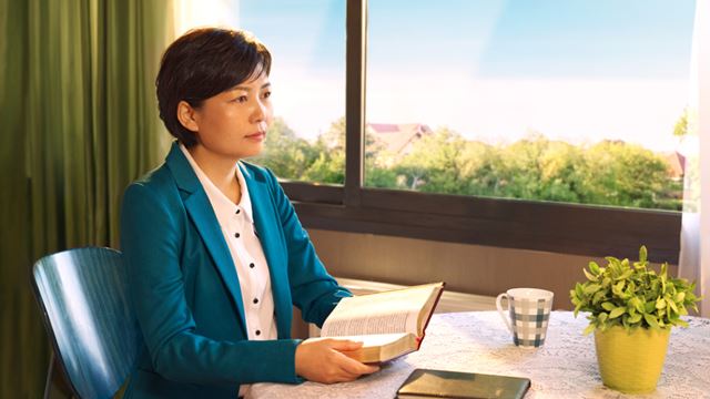 她為什麼把錢看得比生命還重要?