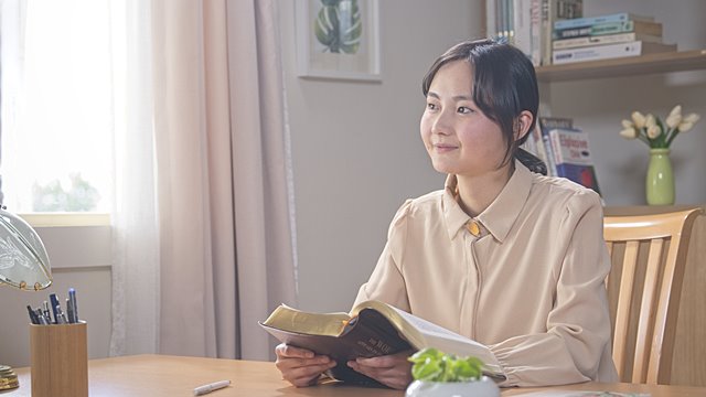 明白真理  她不再追求吃喝玩樂了