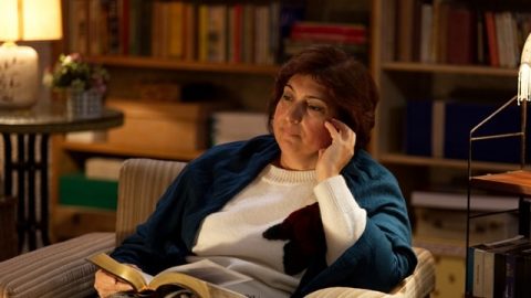 基督徒手拿聖經深度思考聖經中被提的奧祕