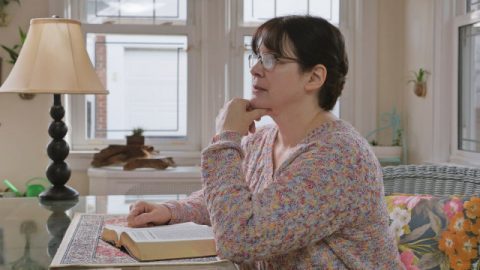 有經文預言主會駕雲降臨，而有的經文卻說主來時如賊一樣，這兩處經文看似矛盾，到底該如何純正領受呢？末世主到底要怎麼來呢？