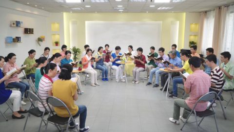 基督徒被提到寶座前看神的話，被提到寶座前