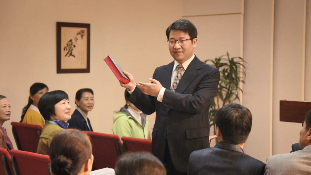 只根據主駕雲降臨的預言等候主能迎接到主的再來嗎