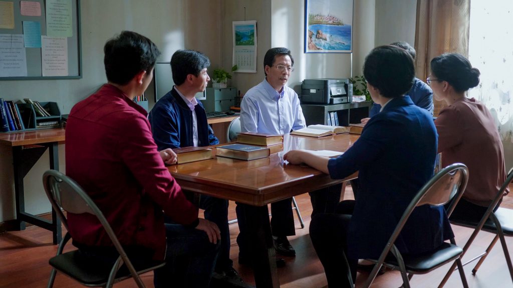 聖經上說:「因為人心裡相信,就可以稱義;口裡承認,就可以得救。」(羅10:10)我們信主耶穌已經罪得赦免因信稱義了,並且一次得救永遠得救,主再來我們就能直接被提進天國了,為什麼你們見證說,我們必須得接受神末世的審判工作才能達到蒙拯救被提進天國呢?